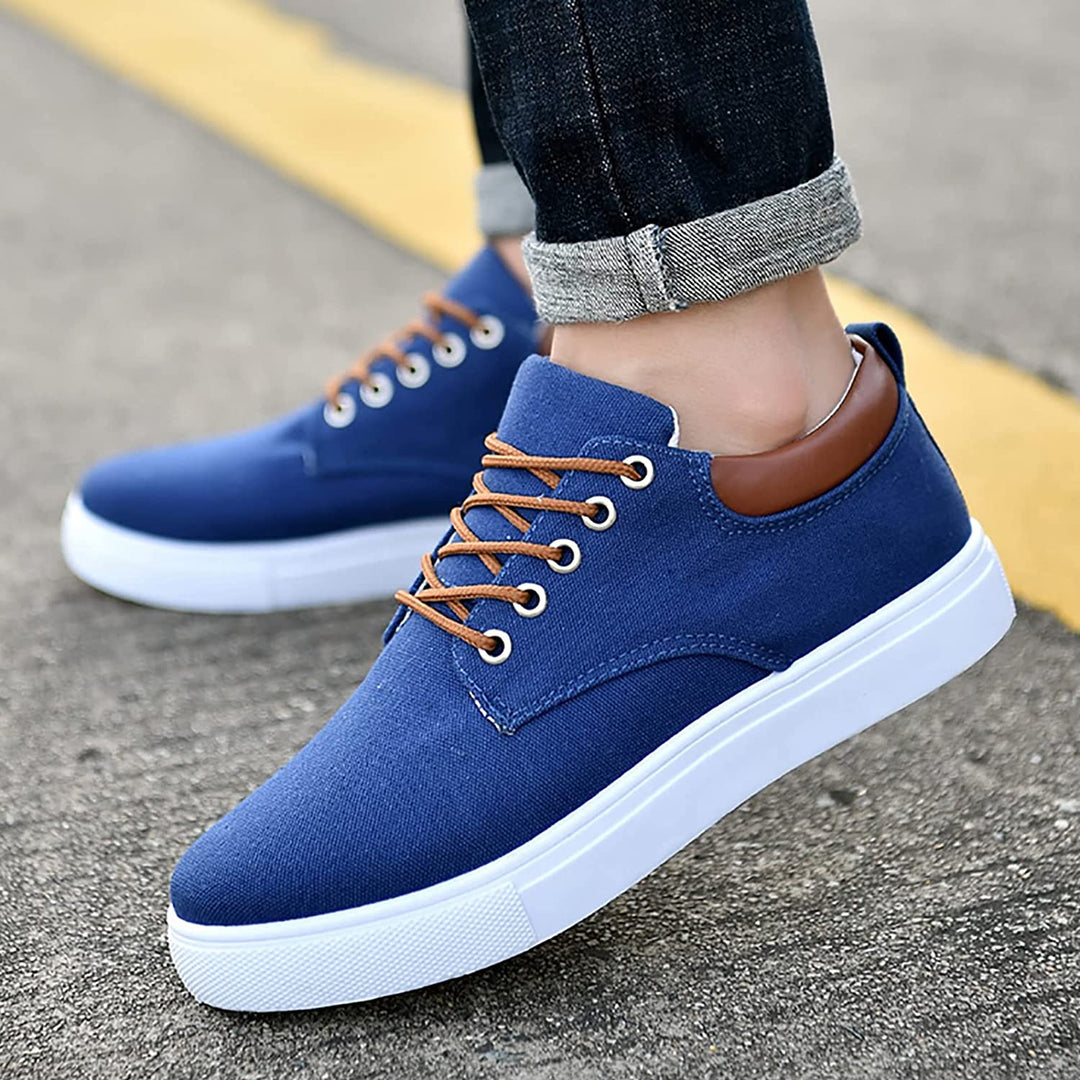 Men's round-toe low-top sneakers with a comfortable platform sole for daily activities.