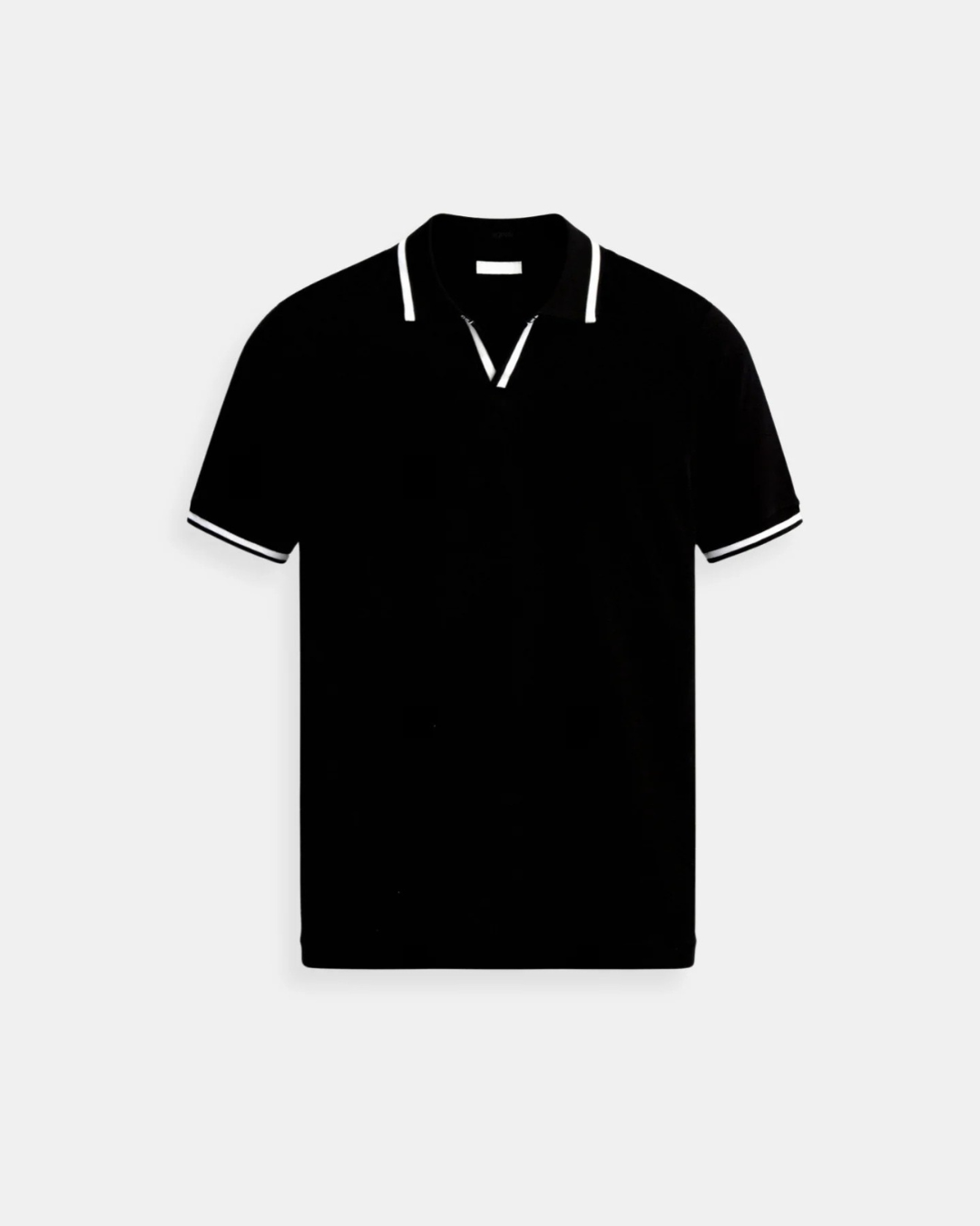Breathable modern fit men's polo shirt, featuring a stylish contrast collar, perfect for daily casual wear.