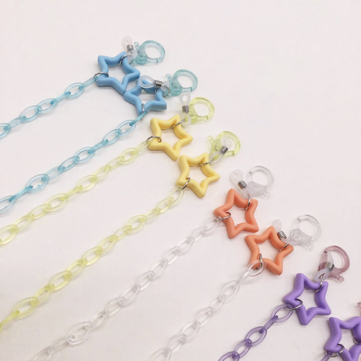 Stylish star charm eyeglass holder chain for women. Keeps glasses secure & adds a fashionable touch.
