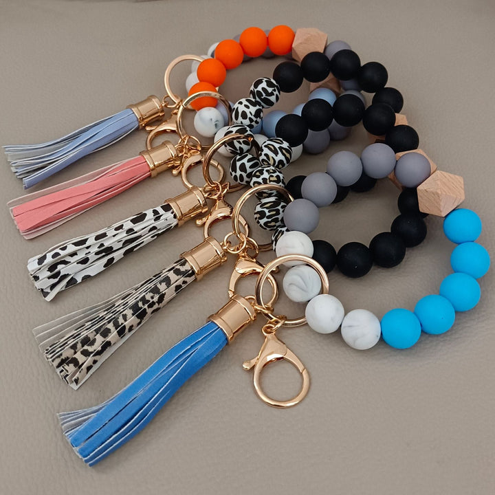 Stylish unisex beaded keychain bracelet, a chic accessory for keys, bags, or wrist.