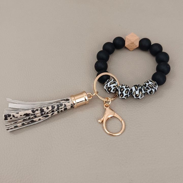 Everyday chic: unisex beaded keychain bracelet, a convenient and stylish accessory for keys.