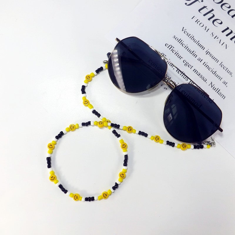 Everyday essential: a stylish beaded mask holder chain, keeping your mask secure & handy.