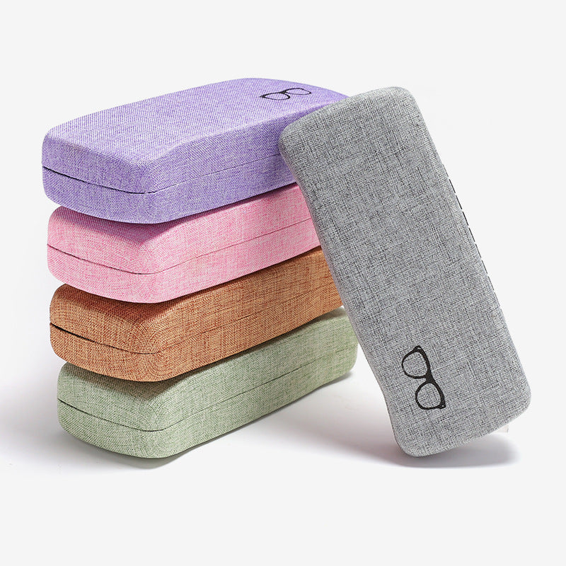 Stylish unisex eyewear case for glasses & sunglasses. Durable, compact travel protection.