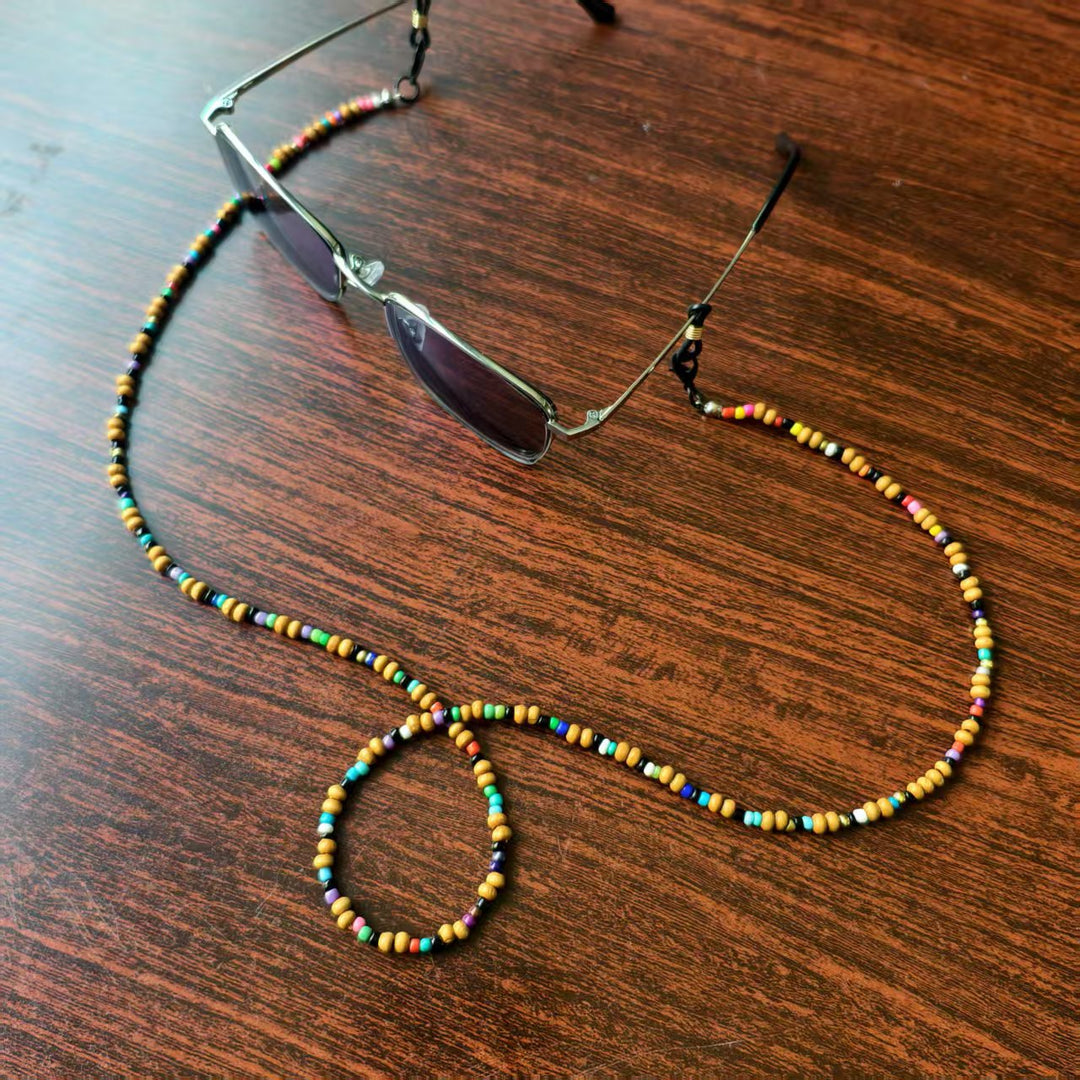 Secure your glasses with this practical & fashionable unisex holder chain. Prevents loss, adds a stylish touch to any outfit.