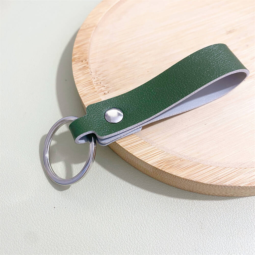 Modern unisex leather keyring for keys & bags, combining functionality with a chic, durable design.