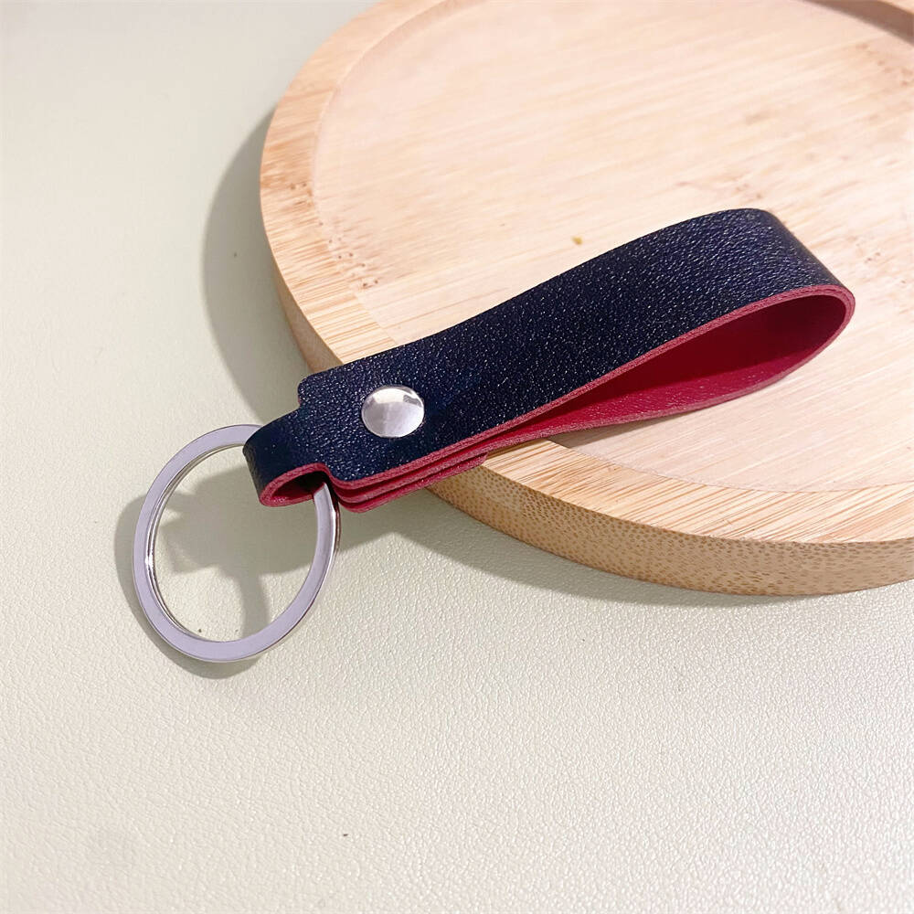Sleek black leather keyring, a minimalist yet elegant accessory for keys & bags. Durable and timeless.