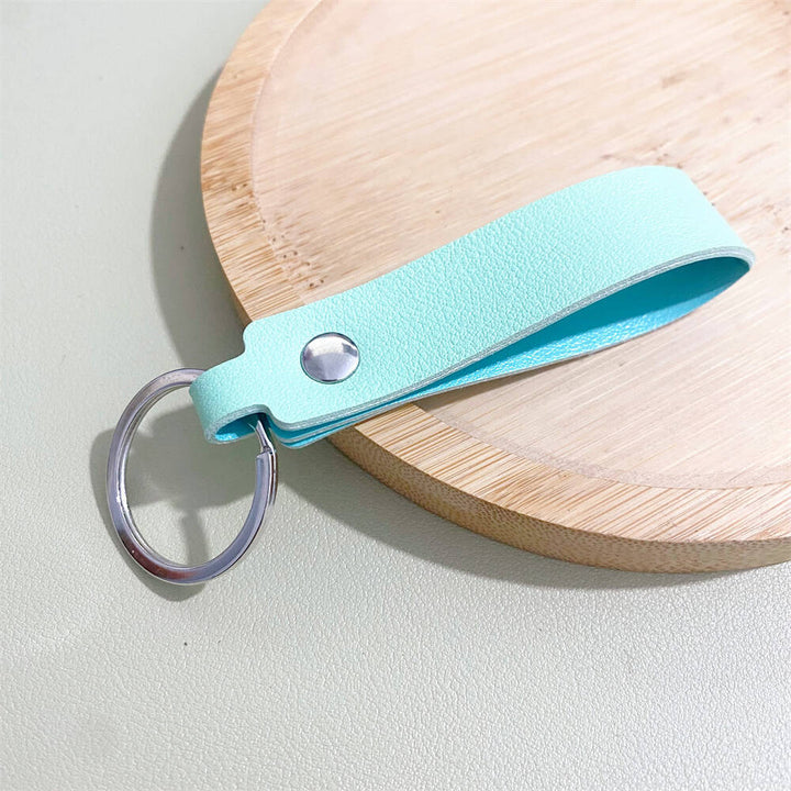 Unisex leather key charm, designed for easy key organization and adding style to any bag. A perfect gift.