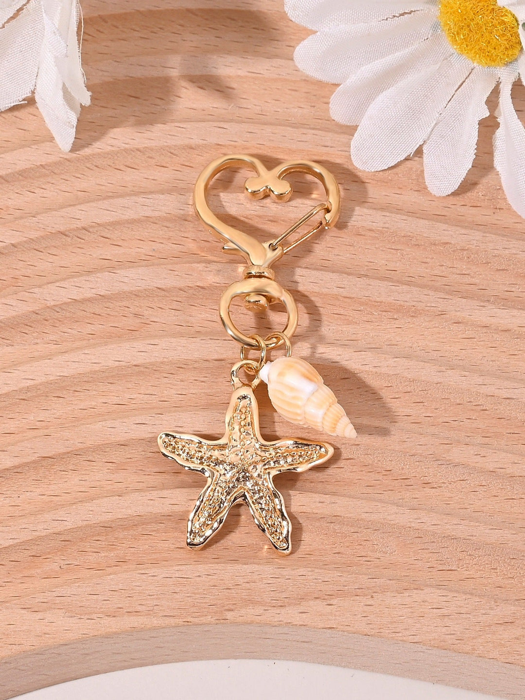 Iconic nautical star accessory, great for keys. Stylish maritime keychain & gift.