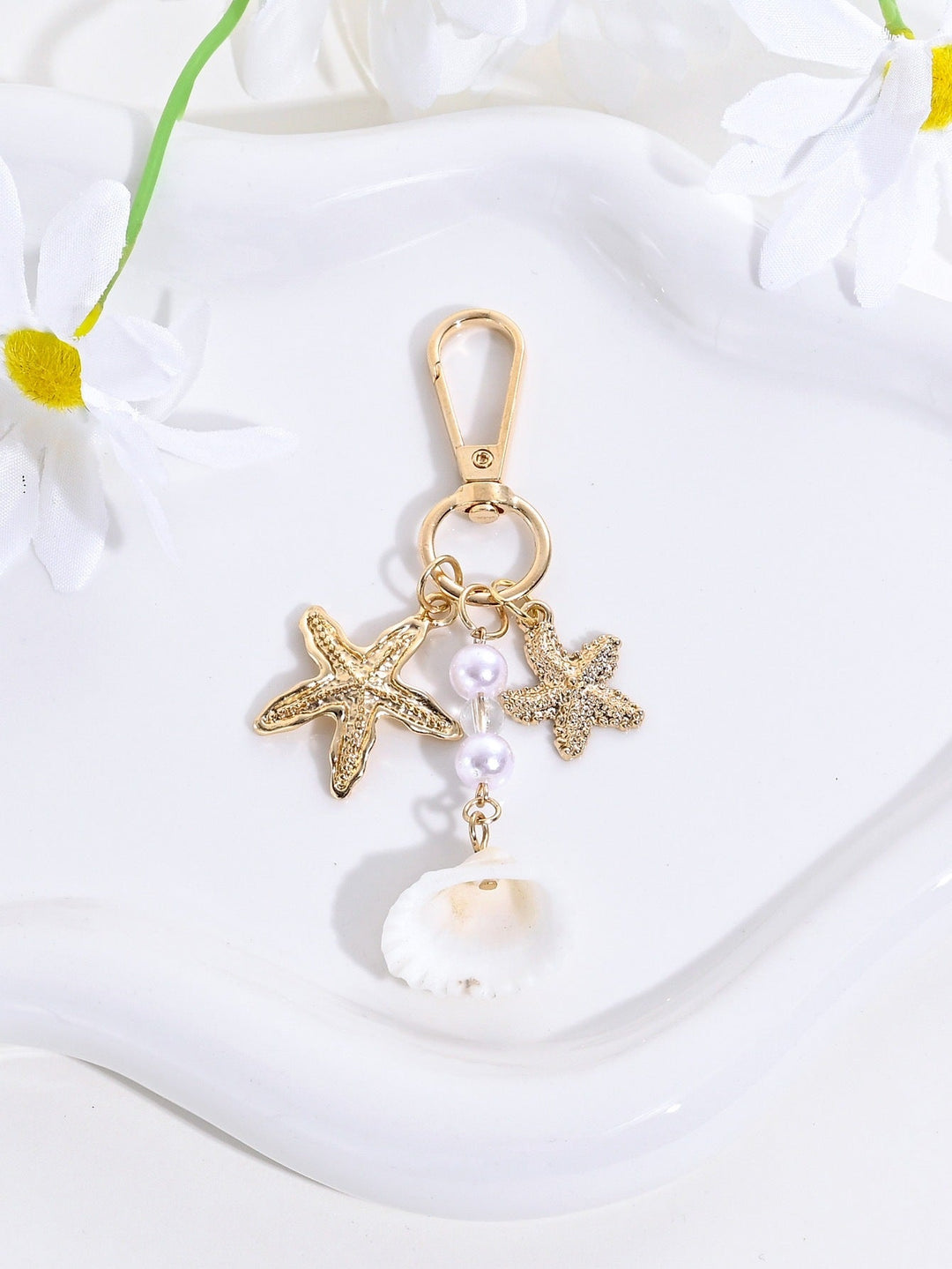 Elegant maritime star keychain. A stylish accessory for keys and an ideal gift.