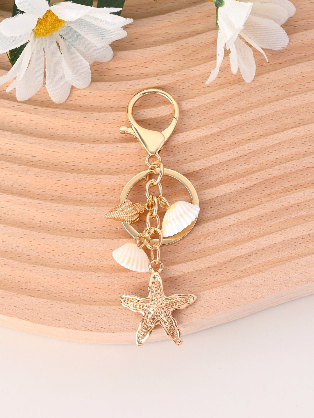 Ocean-inspired nautical star key holder. Unisex bag charm, a stylish accessory.