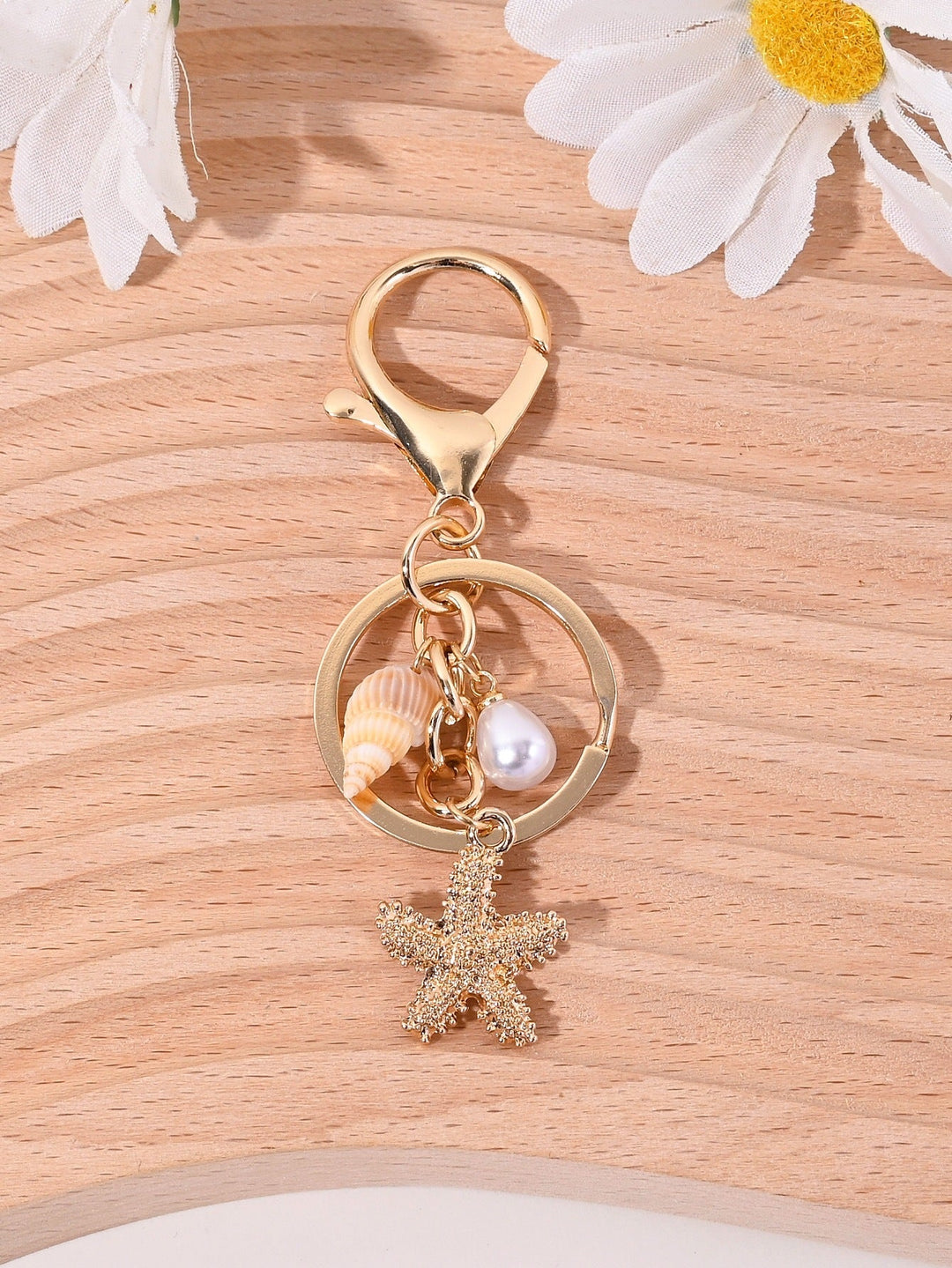 Designer nautical star keychain. Stylish maritime accessory, perfect for gifting.