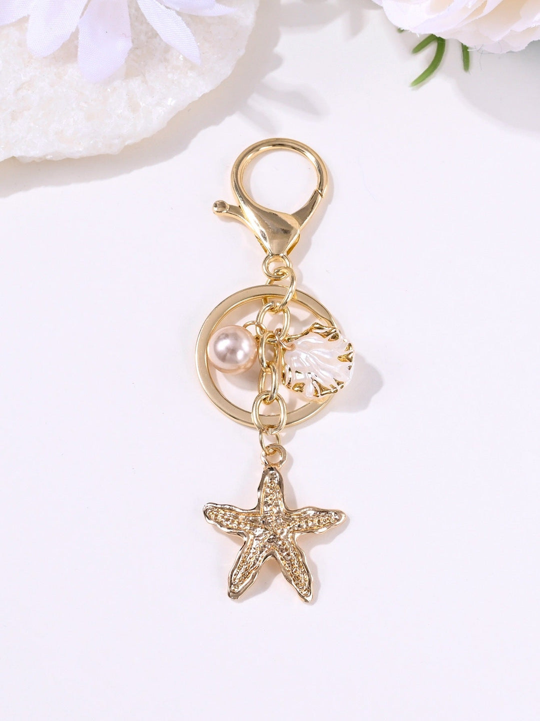 Fashion-forward nautical star keychain. Stylish maritime accessory & key holder.