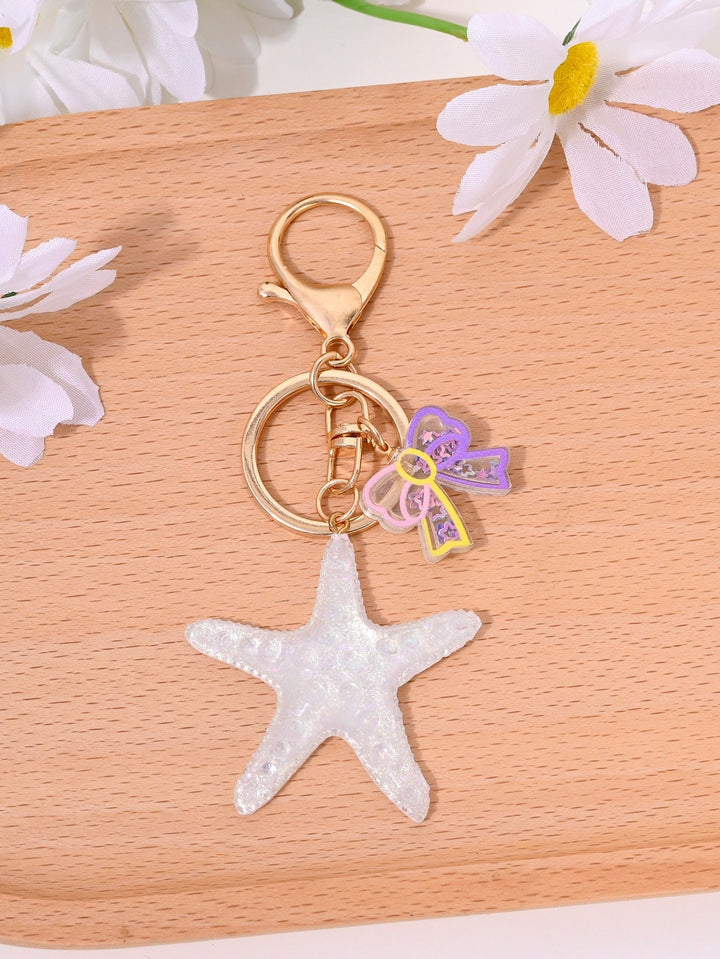 Captivating nautical star keychain. Stylish maritime accessory, a fantastic gift.
