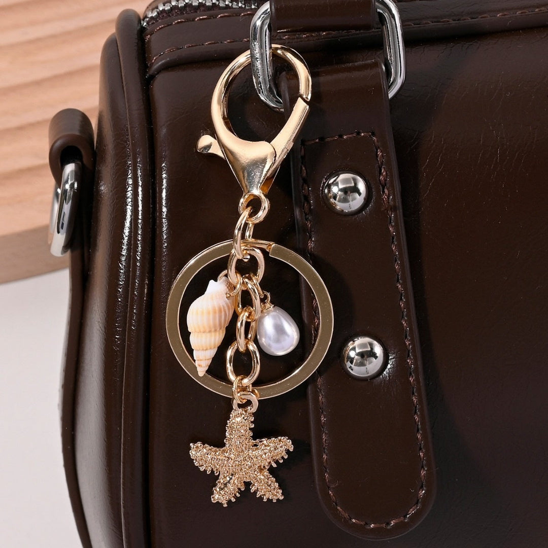 Elegant maritime star key holder. Unisex ocean accessory, a stylish gift for enthusiasts.