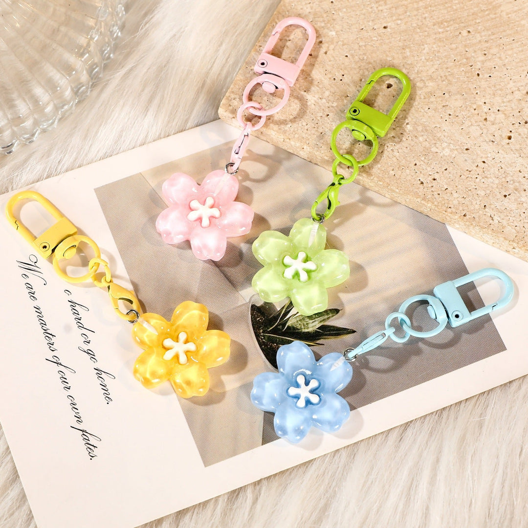 Stylish women's floral keychain with a vibrant flower charm, perfect for keys or a bag accessory.