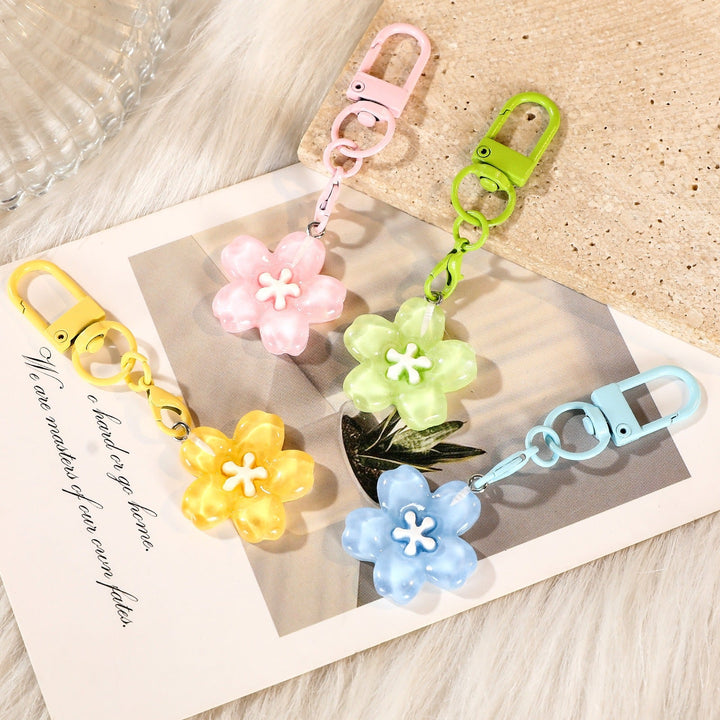 Stylish women's floral keychain with a vibrant flower charm, perfect for keys or a bag accessory.