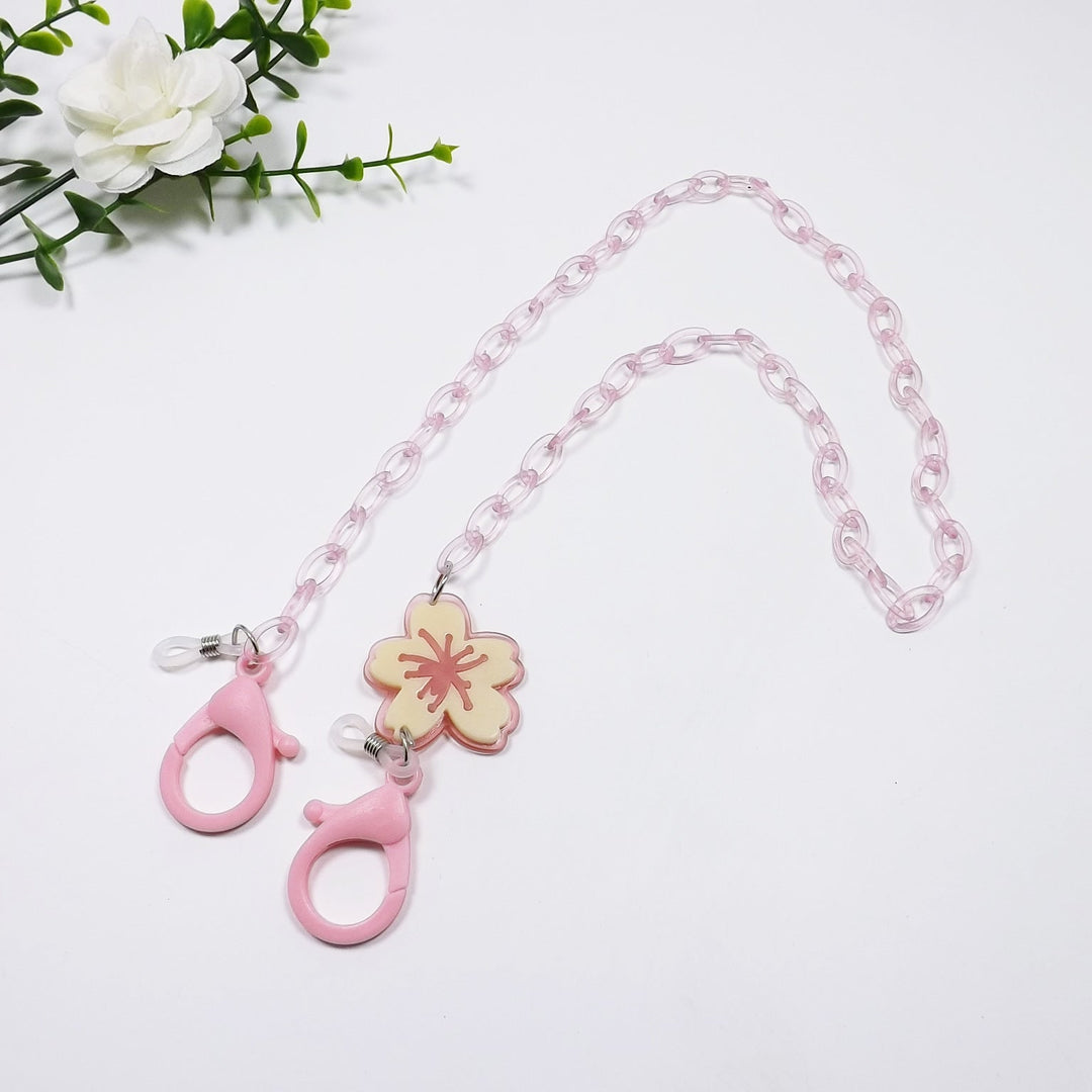Stylish women's glasses holder chain with chic design, a practical and elegant eyewear accessory for any outfit.