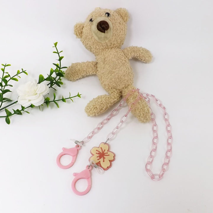 Chic glasses strap for women, a practical and stylish eyewear chain that doubles as a fashionable accessory.