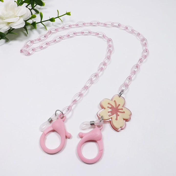 Beautiful women's eyewear accessory, a stylish glasses holder chain with a fashionable design for everyday use.