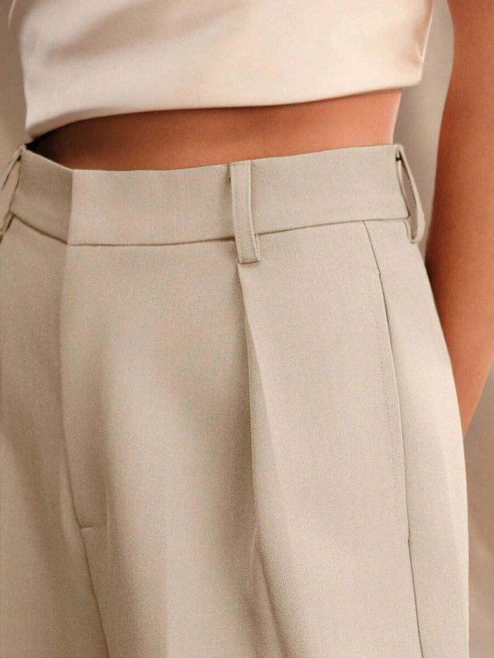 Premium tailored women's trousers with a high waist and stylish wide leg. Ideal for business & casual.