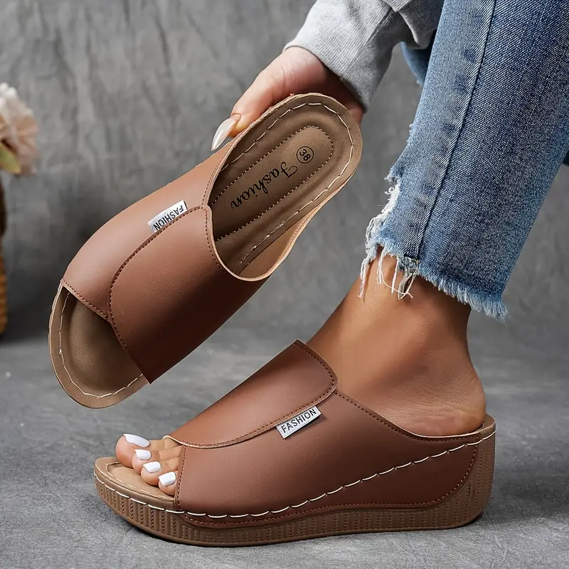 Comfortable women's arch support sandals. Lightweight, slip-resistant, ideal for all-day summer wear.