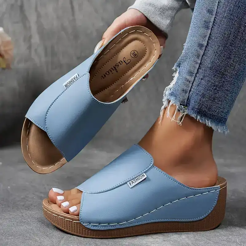 Women's comfortable summer sandals. Lightweight, arch-supporting, and slip-resistant for daily casual wear.