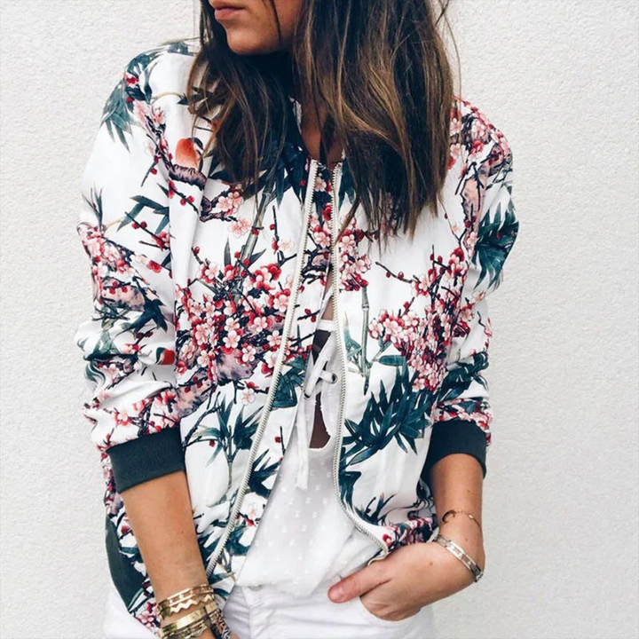 Casual women's lightweight jacket for everyday wear. A versatile layering piece for spring and summer style.
