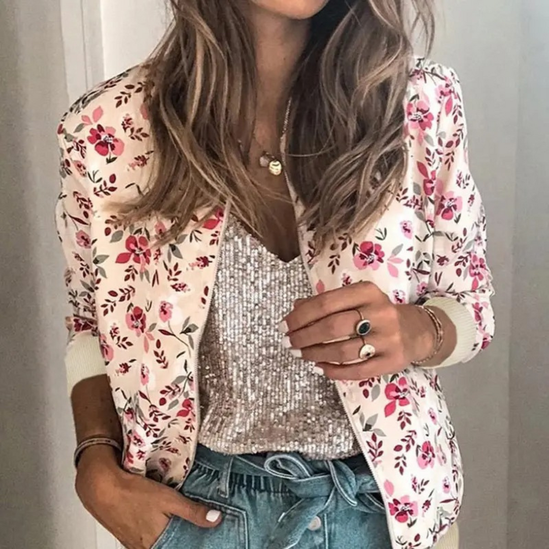 Chic women's lightweight jacket, essential outerwear for a stylish, versatile, and breathable everyday look.