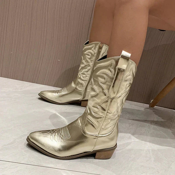 Comfortable pull-on women's western cowboy boots with a classic design and pointed toe.