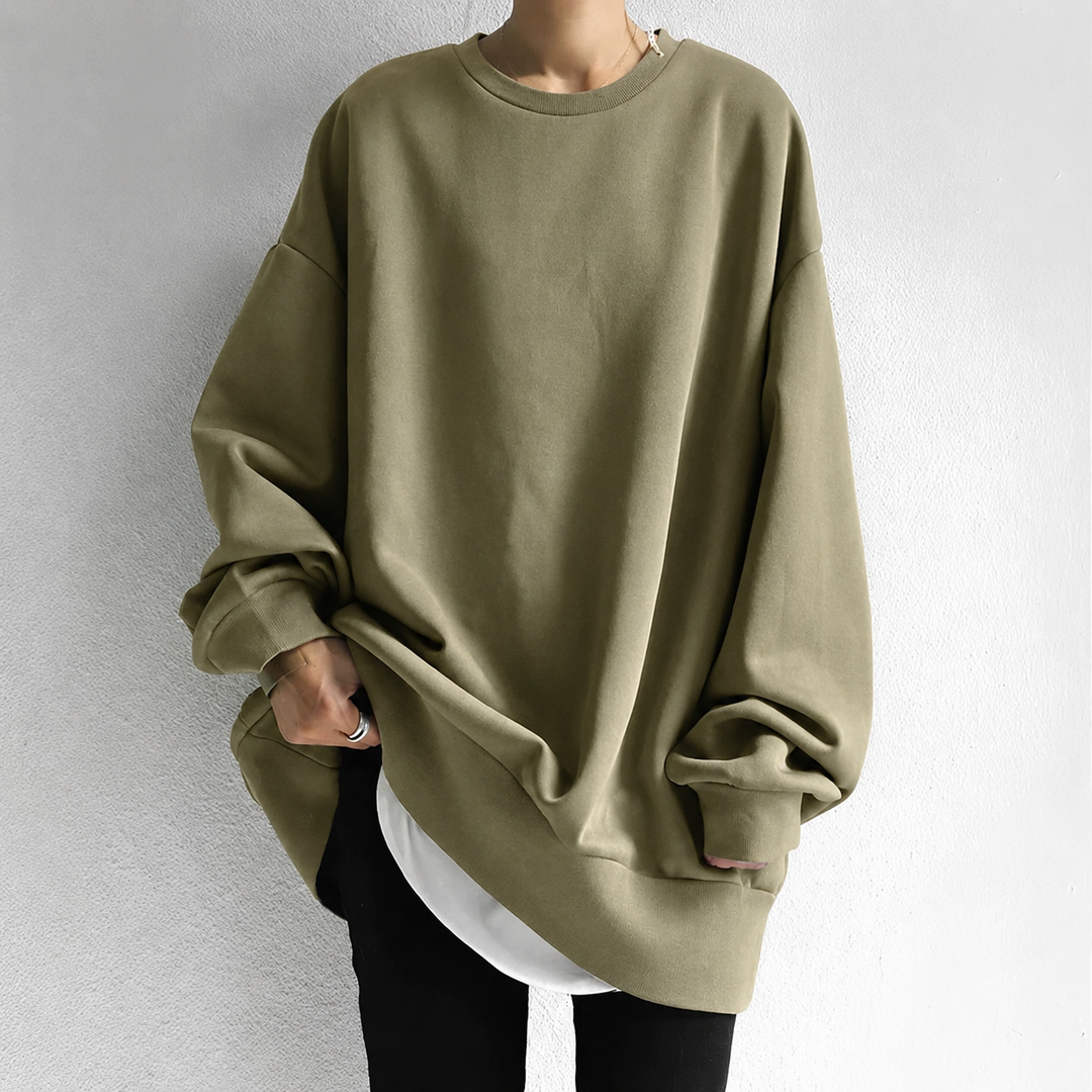 Comfortable women's oversized knit tunic sweater, featuring drop shoulder and crewneck. Ideal for casual fall wear.