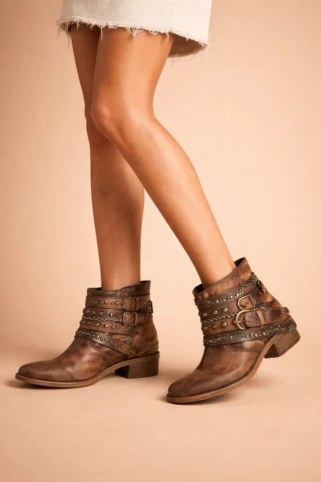 Elegant women's pointed western boots. Trendy cowboy ankle boots with a sturdy block heel, perfect for stylish comfort.