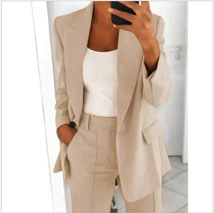 Versatile women's suit set featuring a relaxed fit blazer and matching trousers, suitable for office or stylish events.