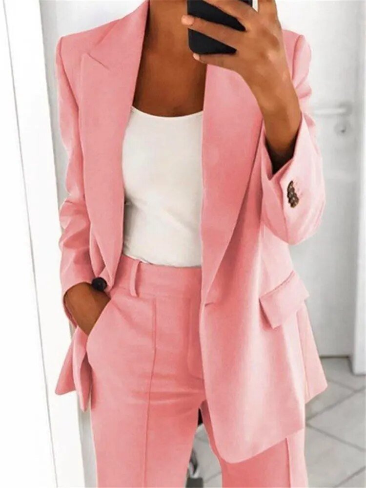 Women's relaxed fit suit set, a comfortable two-piece blazer and trousers ensemble for modern professional women.