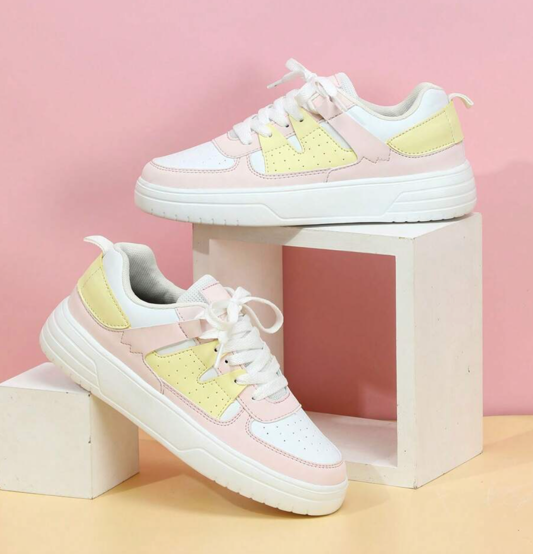 Comfortable ladies' walking shoes, lightweight & versatile for daily elegance and sporty comfort.