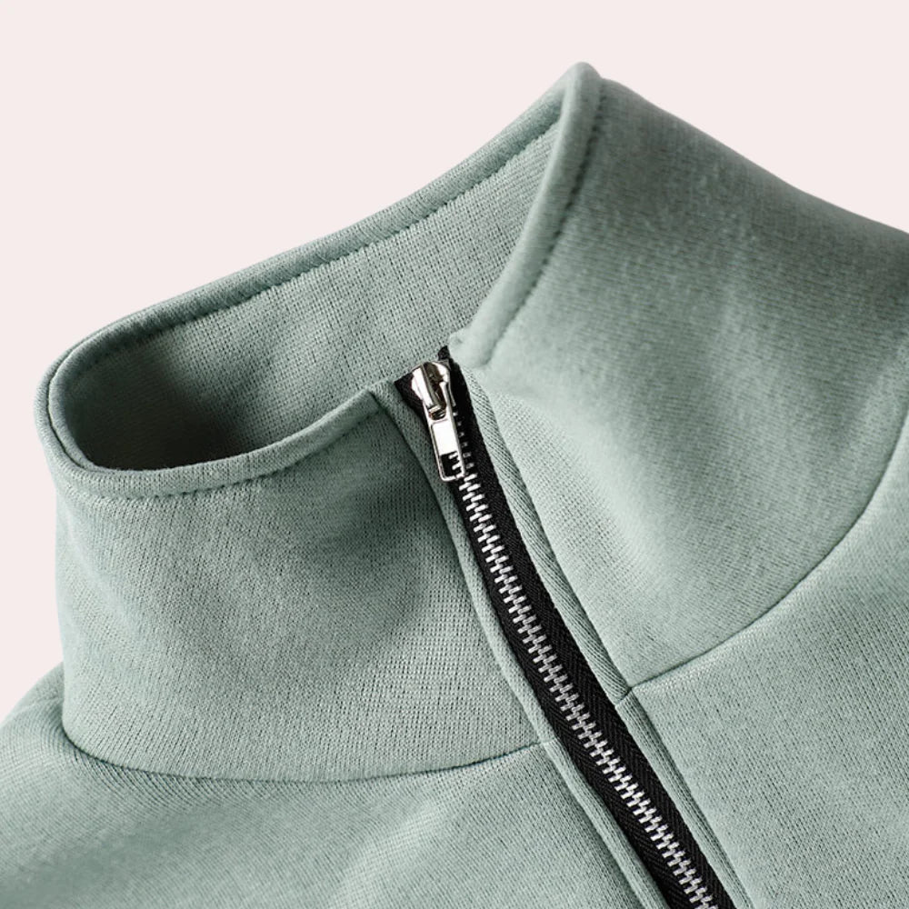 Essential women's two-piece tracksuit. Comfortable and stylish jogger set for everyday casual outfits, loungewear, active.