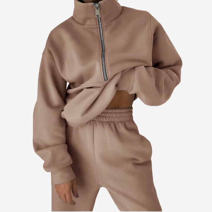 Versatile women's two-piece tracksuit. Comfortable jogger set for loungewear, casual outfits, activewear, and style.