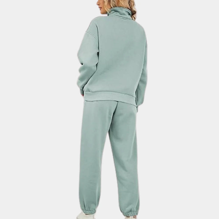 Cozy women's two-piece jogger tracksuit set. Comfortable loungewear for stylish everyday casual outfits or active use.