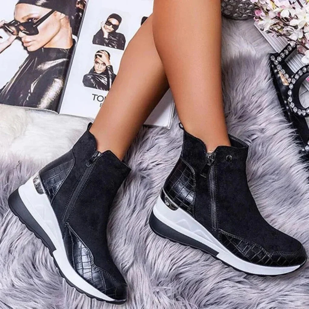 Fashionable women's waterproof ankle boots, versatile for casual outfits & weatherproof style in fall/winter.