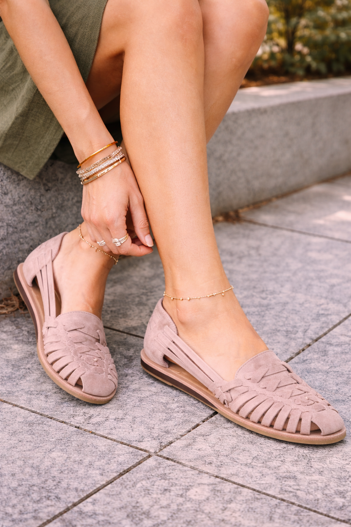 Comfortable slip-on women's flat woven leather sandals, perfect for everyday summer style & beach readiness.