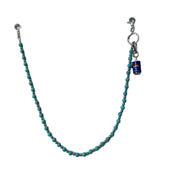 Stylish women's cropped t-shirt, perfect for a fashionable summer look. Adorned with a chic chain pendant.