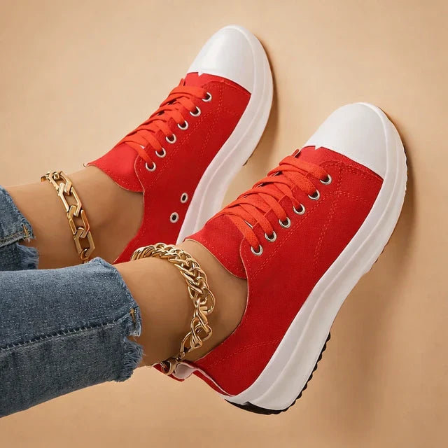 Comfortable ladies high-top sneakers featuring a modern chunky sole, ideal for everyday style.