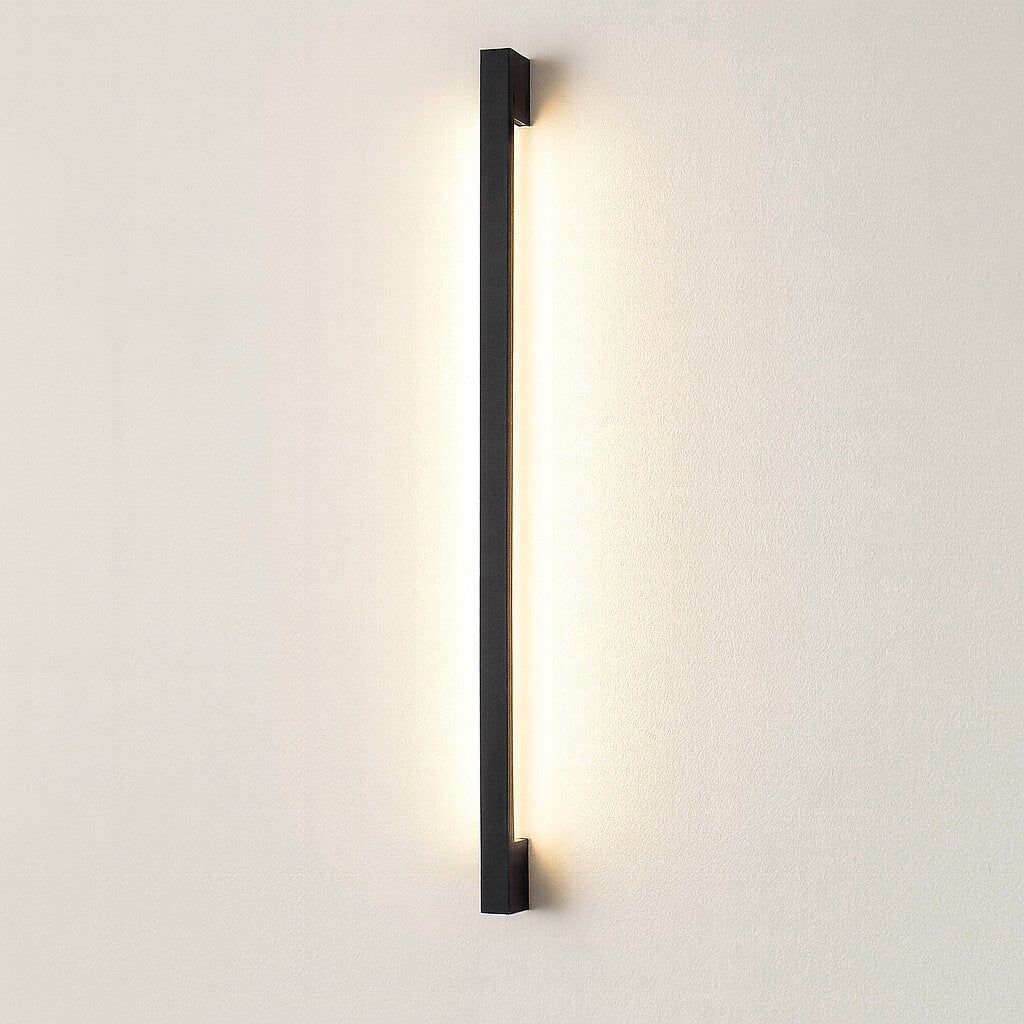 Dimmable LED wall lamp, ultra-thin. Modern indoor lighting solution with a minimalist, energy-efficient design.