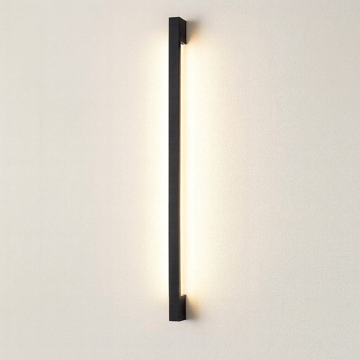 Dimmable LED wall lamp, ultra-thin. Modern indoor lighting solution with a minimalist, energy-efficient design.