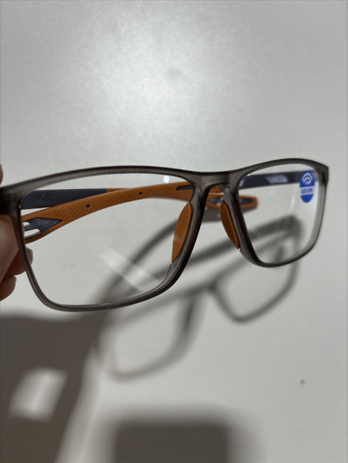 Sleek ultralight multifocal reading glasses, combining durability and comfortable vision.