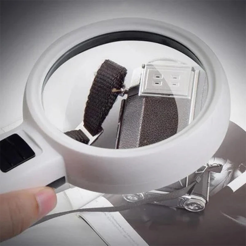 Unisex 30x LED reading magnifier with clear glass lens, perfect for seniors & low vision.