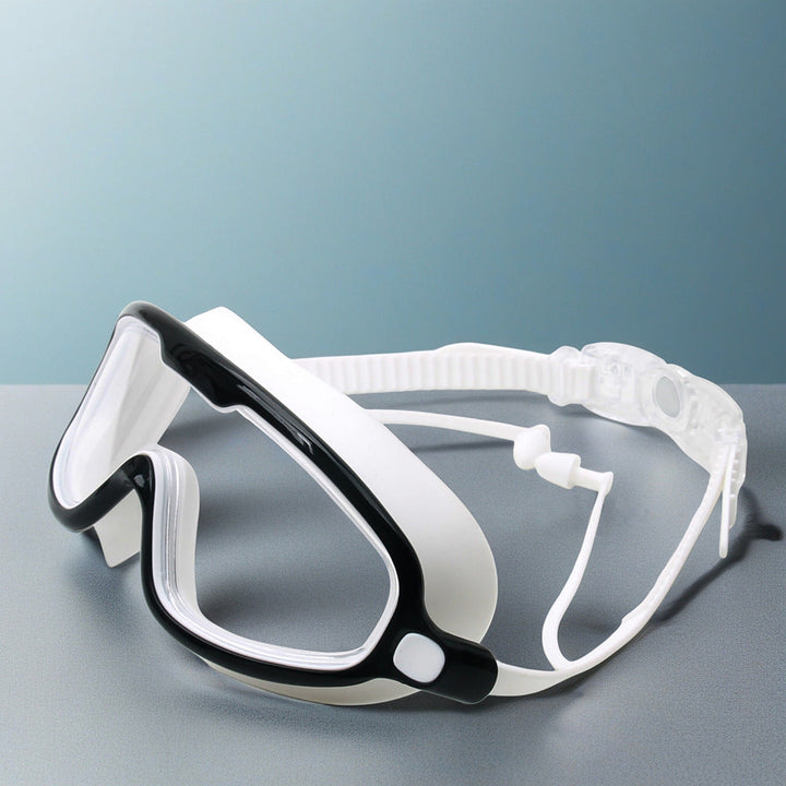 Wide view anti-fog snorkel mask for comfortable swimming and diving, suitable for all genders.