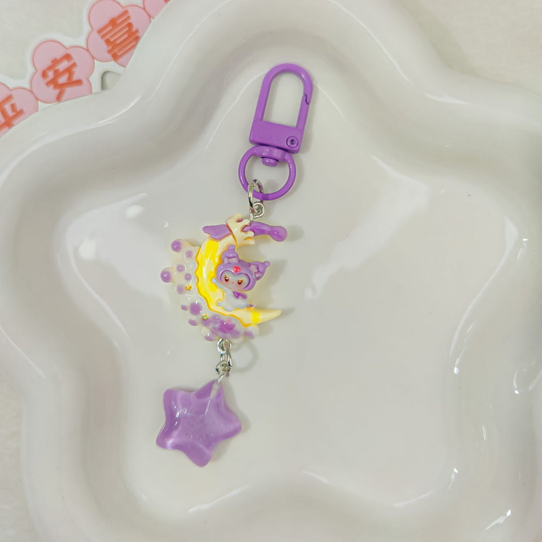 Charming unisex pendant keychain, a stylish accessory to personalize bags & keep keys organized.