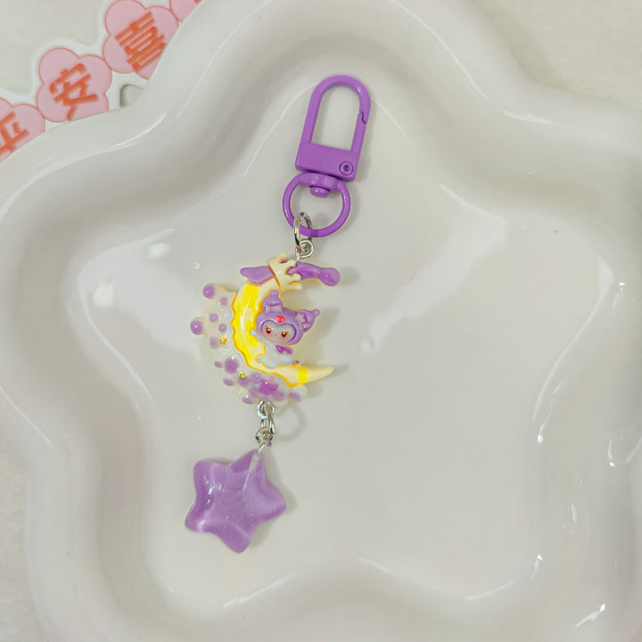 Charming unisex pendant keychain, a stylish accessory to personalize bags & keep keys organized.