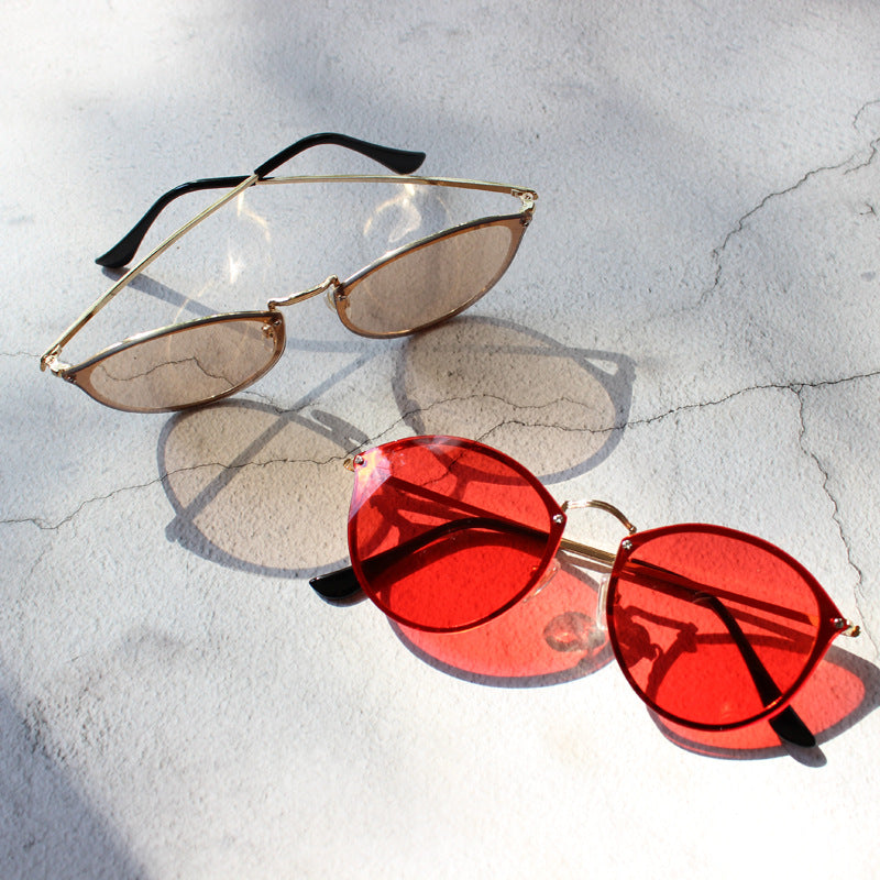 Unisex classic round sunglasses with UV protection, perfect for stylish everyday wear.
