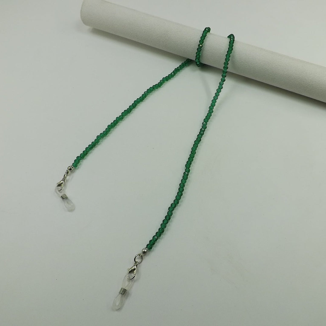 Multi-functional glass chain, an elegant necklace and eyewear retainer.